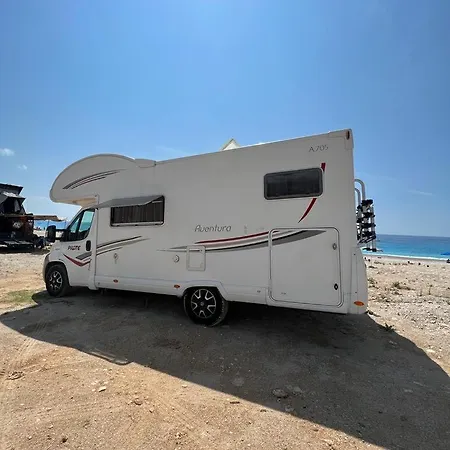 Camper Rent Motorhome Albania Úszó hotel