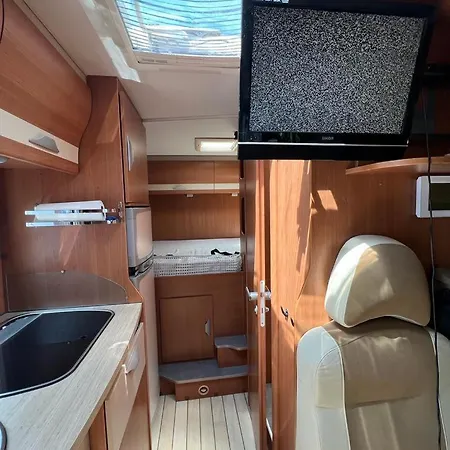 Camper Rent Motorhome Albania טיראנה